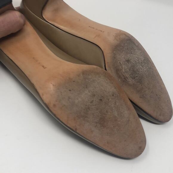 EUC Salvatore Ferragamo button front 7 1/2 heels - Picture 4 of 8